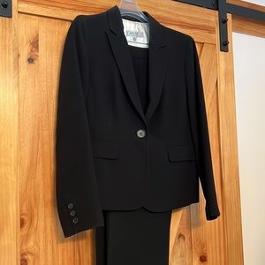 Kasper Petite black suit set. 12P jacket top with 10P pants